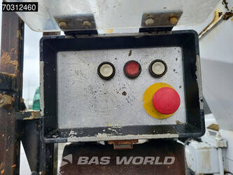 2016-mercedes-benz-arocs-3240-1433762-46070297