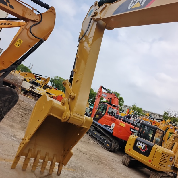 2024 Caterpillar 329D2L-46085858