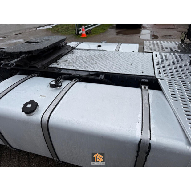 2017 Iveco AS440T/P-46086798