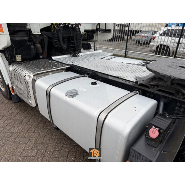 2017 Iveco AS440T/P-46086803
