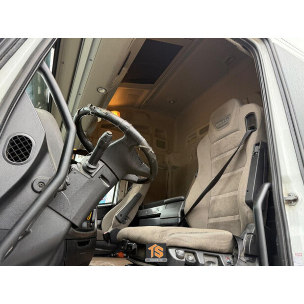 2017 Iveco AS440T/P-46086805