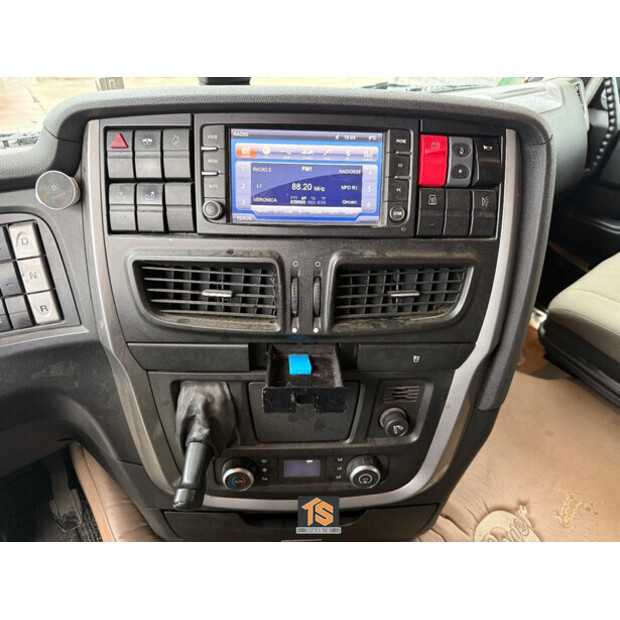 2017 Iveco AS440T/P-46086809