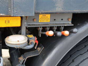 2013-mercedes-benz-axor3243-46091544