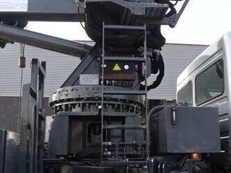 2013-mercedes-benz-axor3243-46091545