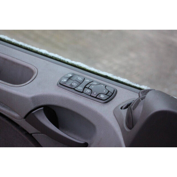 2008 Mercedes-Benz 930.24-46092461