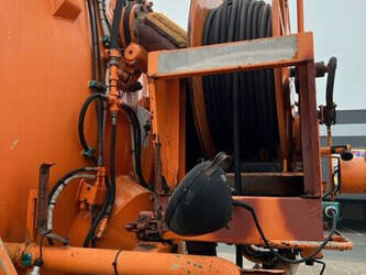 1995-man-35-402-1434081-46092571