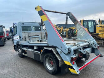 2016-mercedes-benz-1327-1434086-46092690