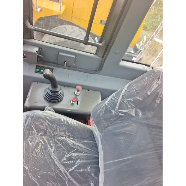 2025 SDLG LG956F-46093798