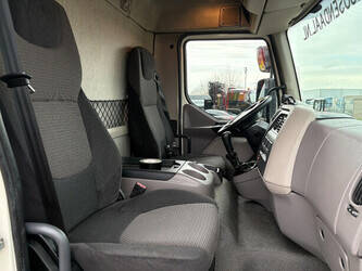 2015-daf-lf220fa-1434188-46095323