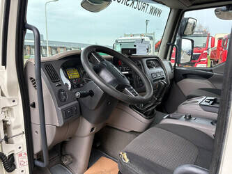 2015-daf-lf220fa-1434188-46095324