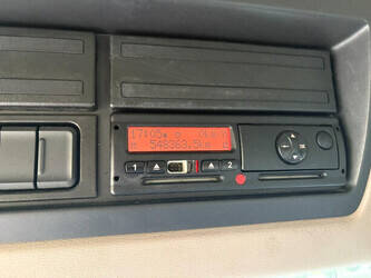 2015-daf-lf220fa-1434188-46095328