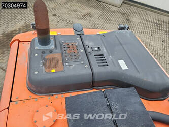 2015-hitachi-zx210lc-5b-1396651-46095376