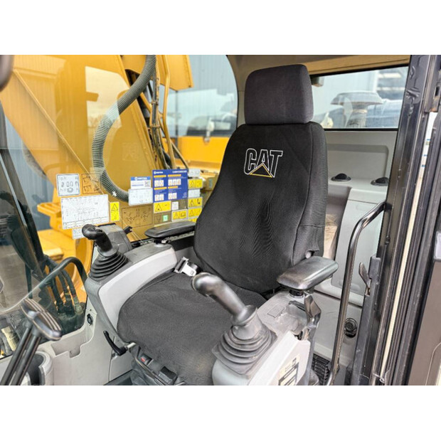 2016 Caterpillar 320FL-46109613