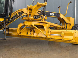 2018-caterpillar-140k-1434289-46110638