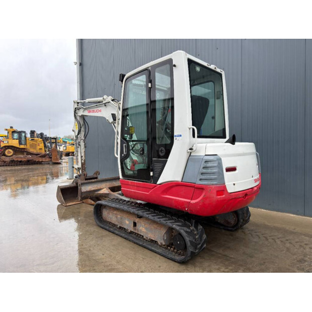 2010 تاكوتشي TB235-46110672