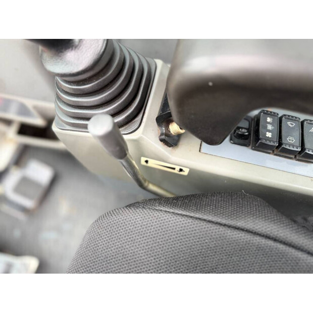 2010 تاكوتشي TB235-46110698