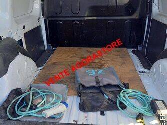 2012-renault-kangoo-1434367-46125310