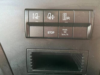 2014-mercedes-benz-antos-2540-1434416-46126268