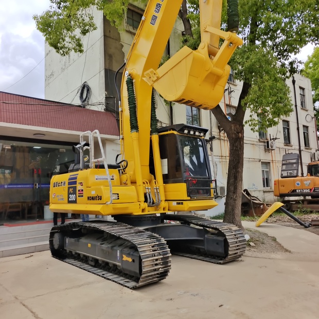 2025 Komatsu PC200-8-46126640