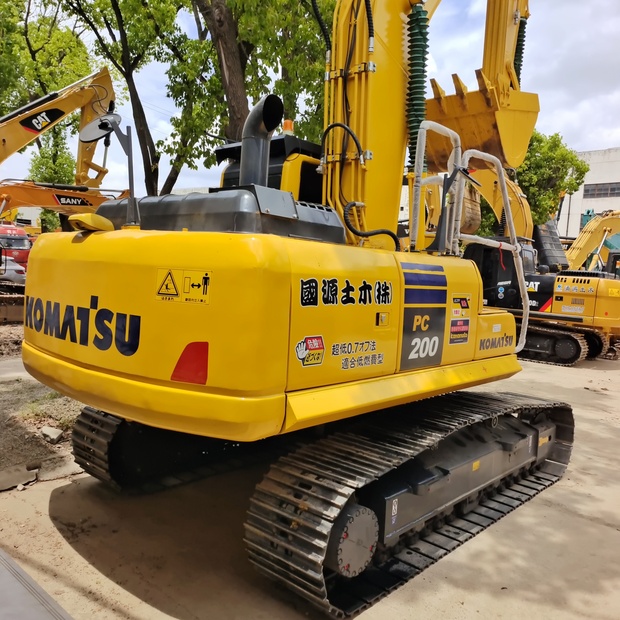 2025 Komatsu PC200-8-46126643