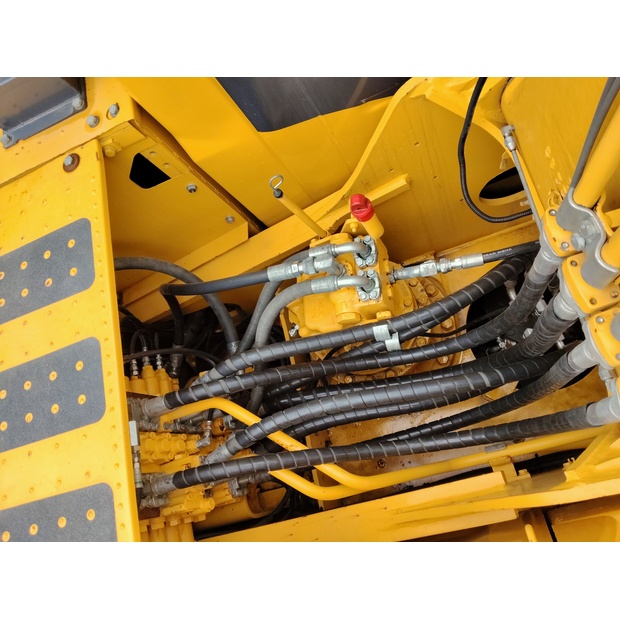 2025 Komatsu PC200-8-46126675