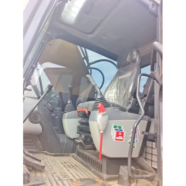 2024 Komatsu PC240LC-8-46126849