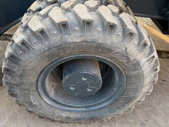 2024-hyundai-210w-9t-46127306