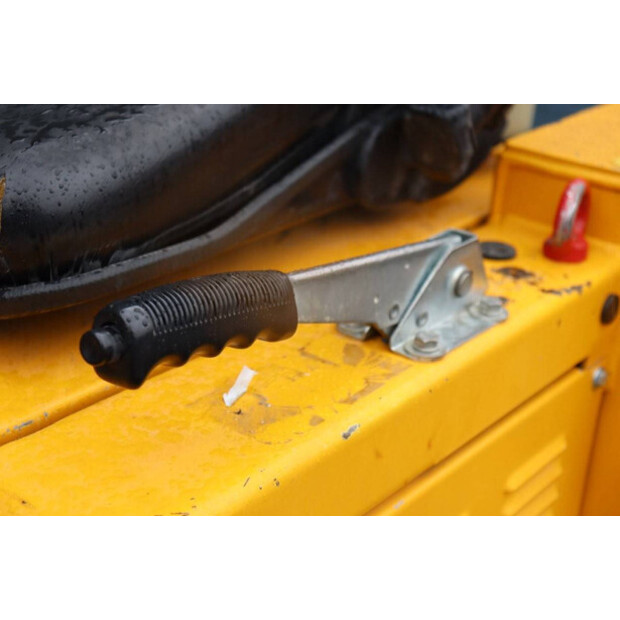 2018 Knikmops 90-46128408