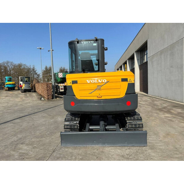 2011 فولفو EC60C-46129738