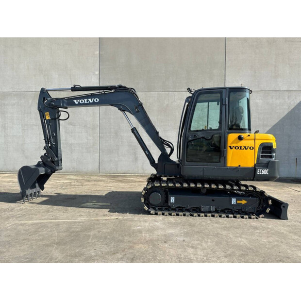 2011 فولفو EC60C-46129740