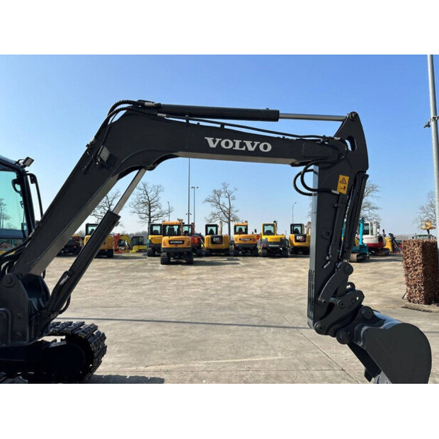 2011 فولفو EC60C-46129747