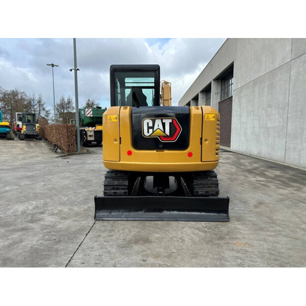 2015 كاتربيلر 305.5E2-46130104