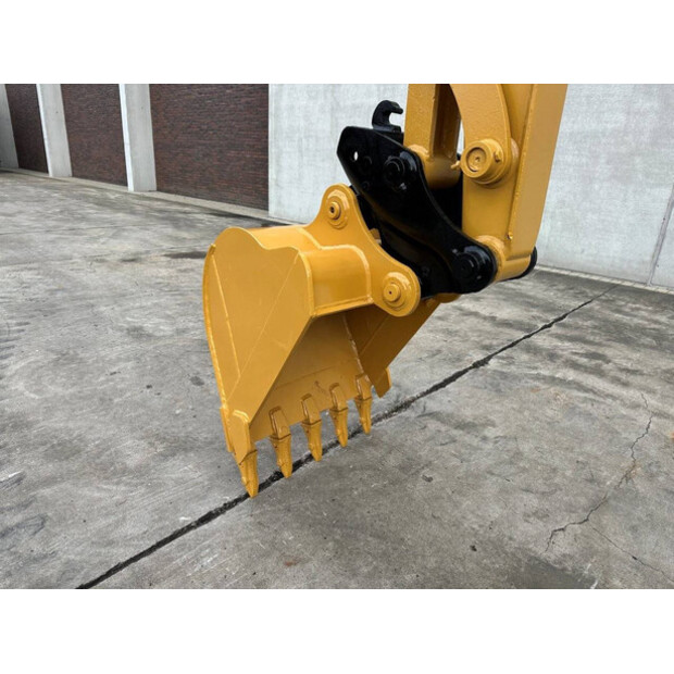 2015 كاتربيلر 305.5E2-46130107