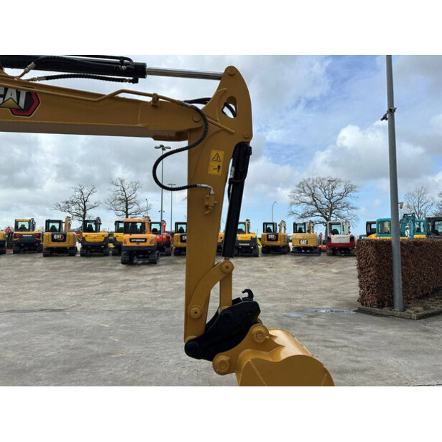 2015 كاتربيلر 305.5E2-46130111