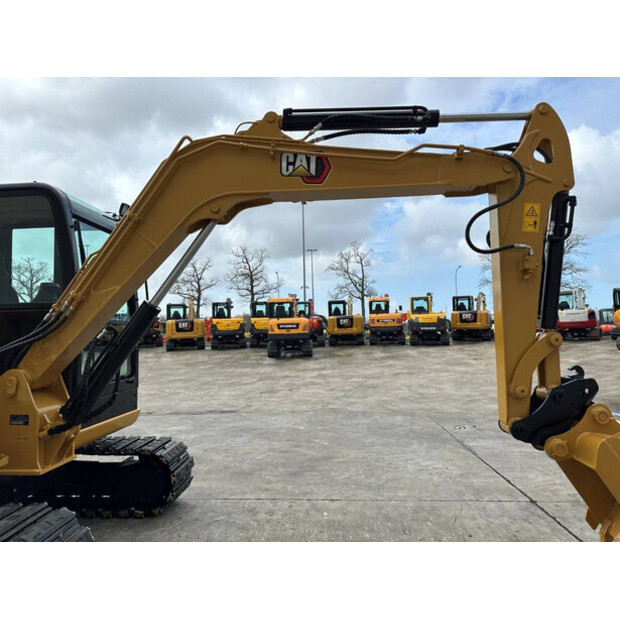 2015 كاتربيلر 305.5E2-46130113