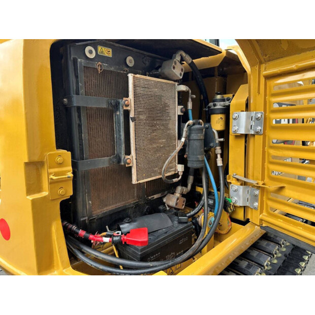 2015 كاتربيلر 305.5E2-46130131