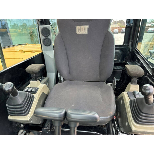 2015 كاتربيلر 305.5E2-46130138