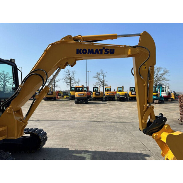 2017 كوماتسو PC56-7-46130156