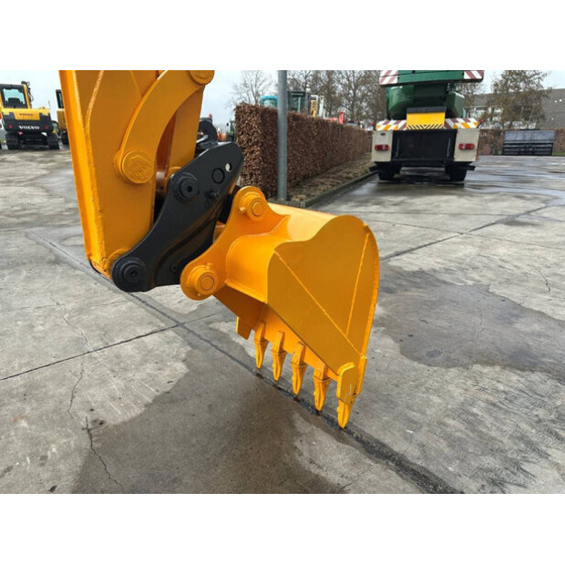 2012 جيه سي بي 8056-46130192