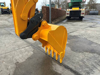 2012-jcb-8056-1434572-46130192