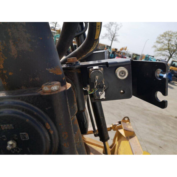 2015 Caterpillar D6T LGP-46131422