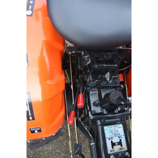 KUBOTA B7000-46131785