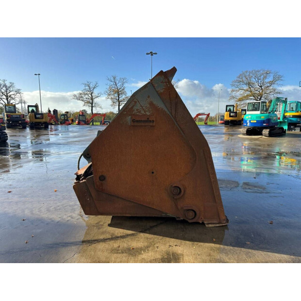 2012 كيومنز 144-46131805