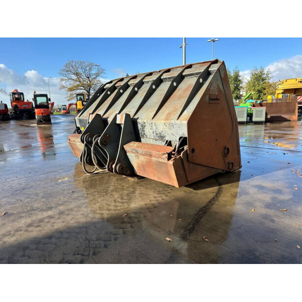 2012 كيومنز 144-46131806