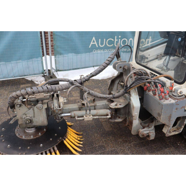 2016 Conver C4-46132629