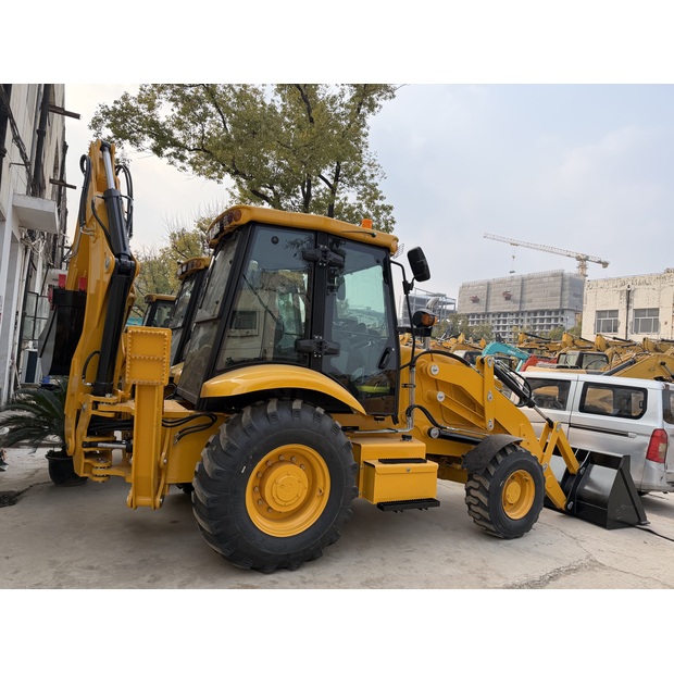 2025 JCB 4CX-46147088
