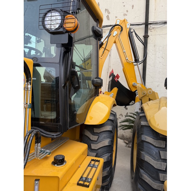 2025 JCB 4CX-46147090