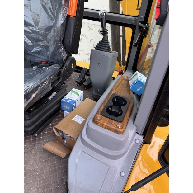 2025 JCB 4CX-46147095