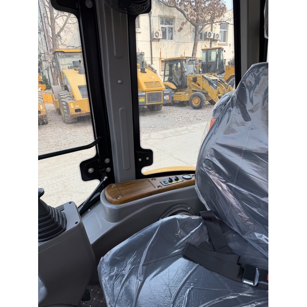 2025 JCB 4CX-46147096