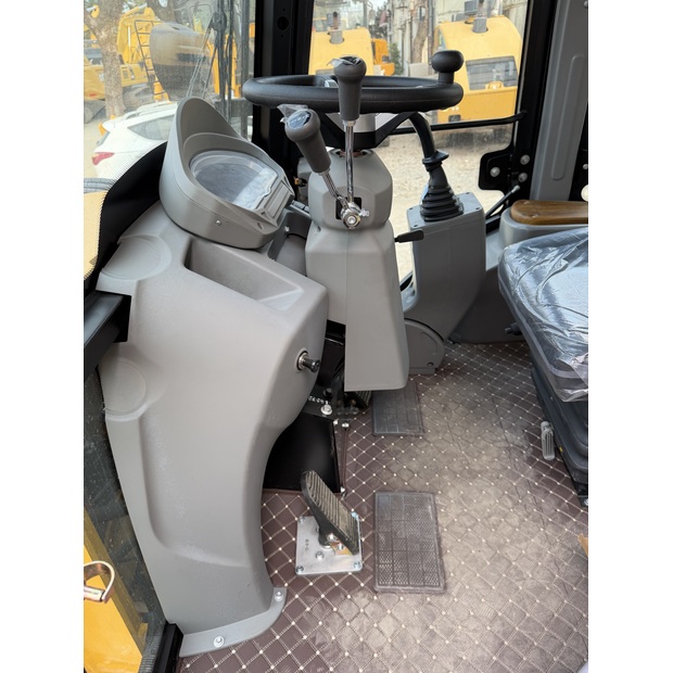 2025 JCB 4CX-46147097